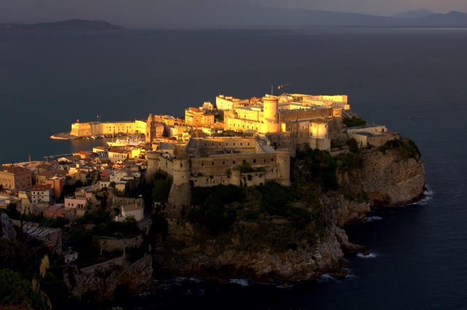 Bed & Breakfast Castello Aragonese Гаета Екстериор снимка